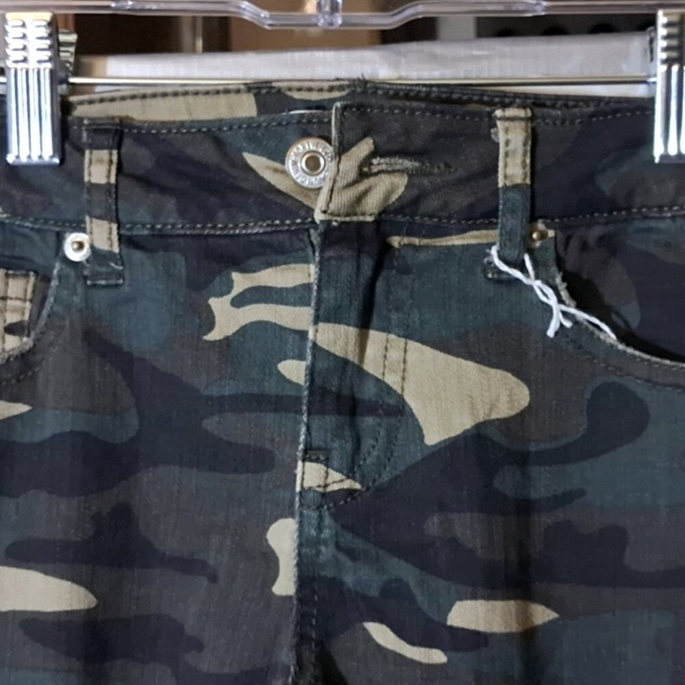 Forever 21 Camo Distressed Skinny Jeans Size 24 Ripped Knees Camouflage Streetwe